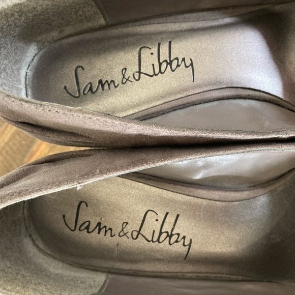 Sam & Libby 8.5 wedge heels slip ons suede pleated detail - Picture 3 of 8